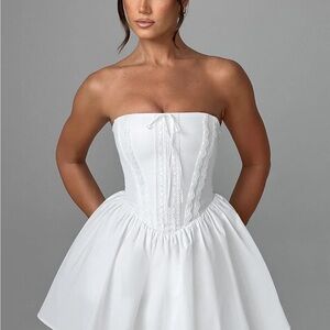 Chic Strapless White Dress